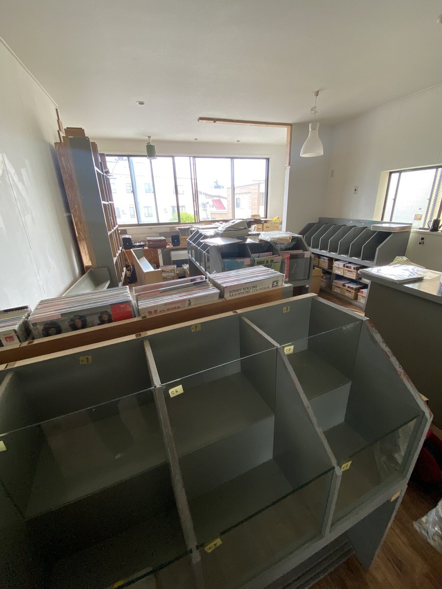 oiledkankai's tweet photo. 青森市古川ヘリテージ・レコードですが建物取り壊しにつき移転、店主北畠さんは高齢につきご引退されました
10月から青森市長島あかつき堂ビル2階、もぐらやの上にてヘリテージ・レコード営業再開
恐れ入りますが個人営業生活優先のため営業時間は以前と同様金土日12:00〜15:00といたします https://t.co/AvoXTgn4M0