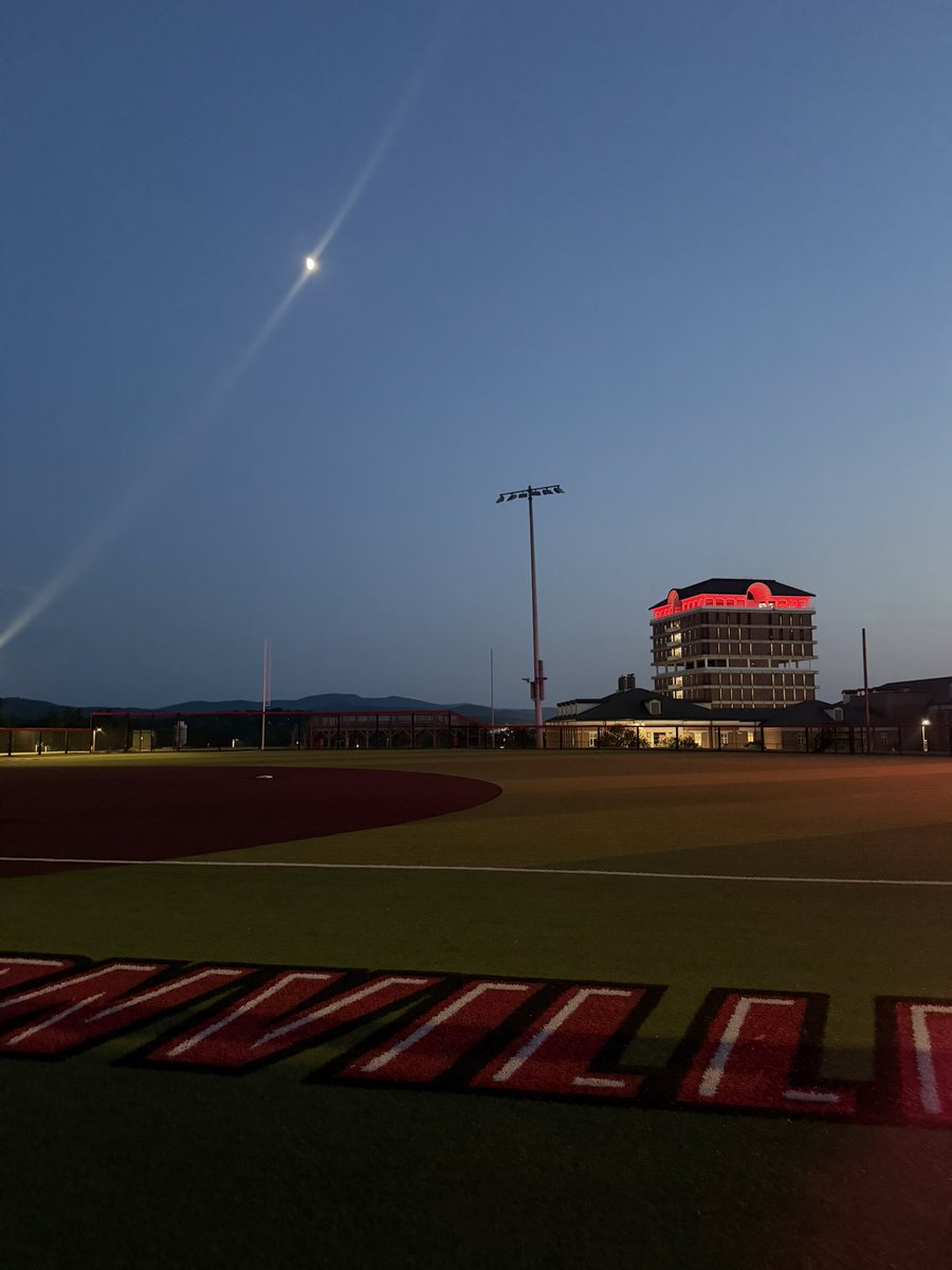 hollystew27's tweet photo. best views in the country 🐔❤️‍🔥 https://t.co/t2iLkBePM4