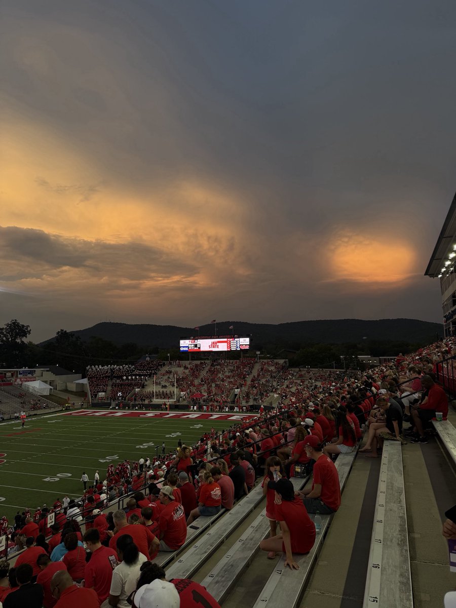 hollystew27's tweet photo. best views in the country 🐔❤️‍🔥 https://t.co/t2iLkBePM4