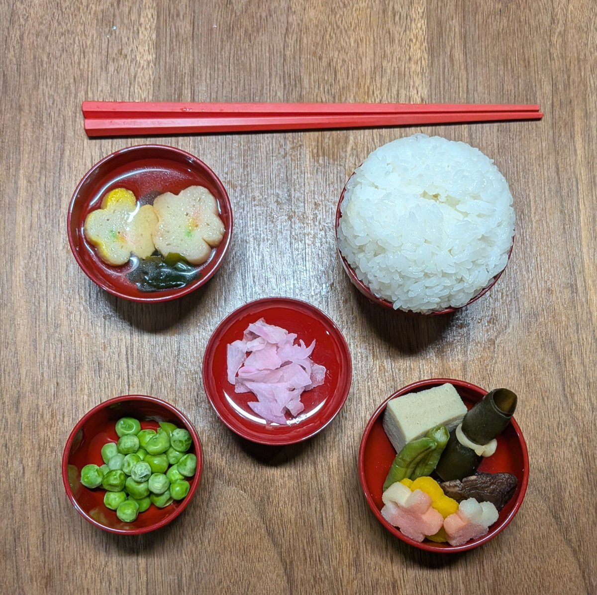 syoumonzi's tweet photo. フリーズドライの御霊供膳、実際につくるとこんな感じ。 https://t.co/BOm1RJsDDf