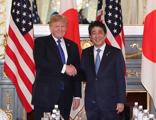 rico12050916's tweet photo. 『トランプ氏はその後大統領選に敗れたが、
退任後の安倍氏の胸の内には
「トランプ氏が返り咲く頃に、
自らも三度目の政権を」
という構想があるのではないか——』

私もそう思い、安倍総理の再々登板を信じて応援していました。残念でなりません。
#安倍総理暗殺事件の真相究明 https://t.co/Pb6fEzpj09