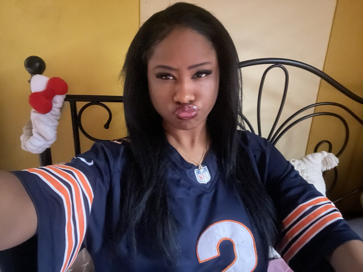poutfille's tweet photo. probably this one because my dad forced me to wear this bears jersey https://t.co/lBTUsqlEOD