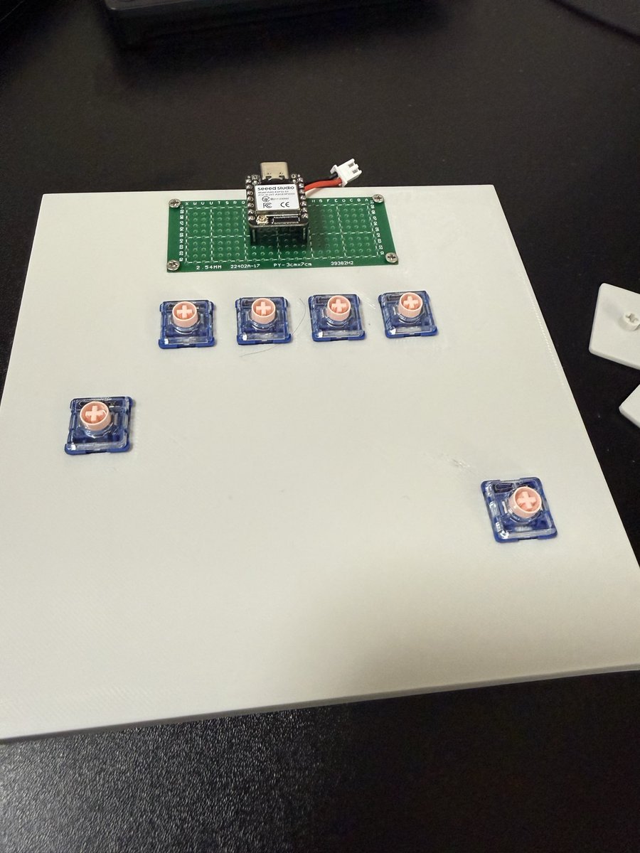 Button501's tweet photo. in falsus専用にキーボード？を作った https://t.co/yUMSzTS7SS