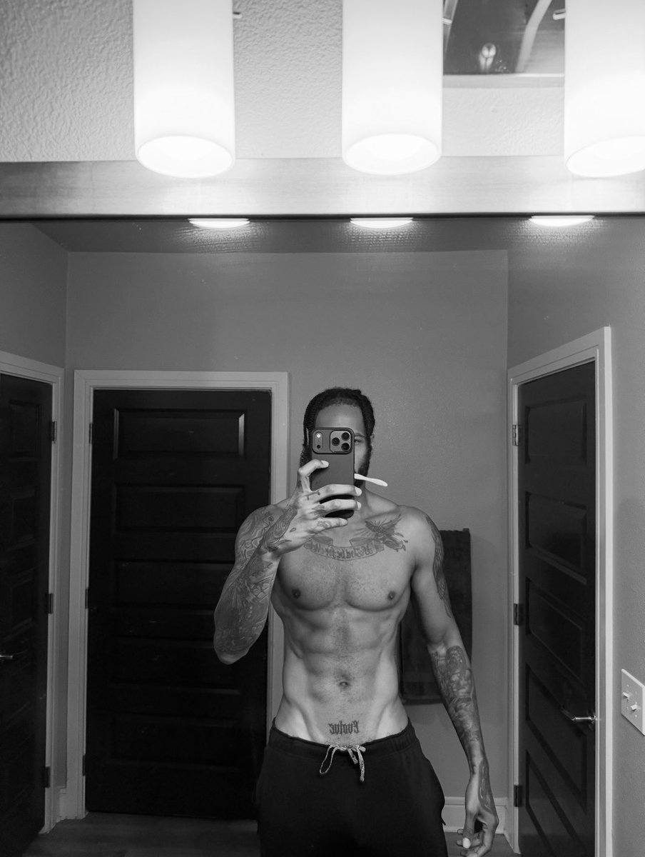 Shawn0uten's tweet photo. 🖤 https://t.co/grOY5PxKFy