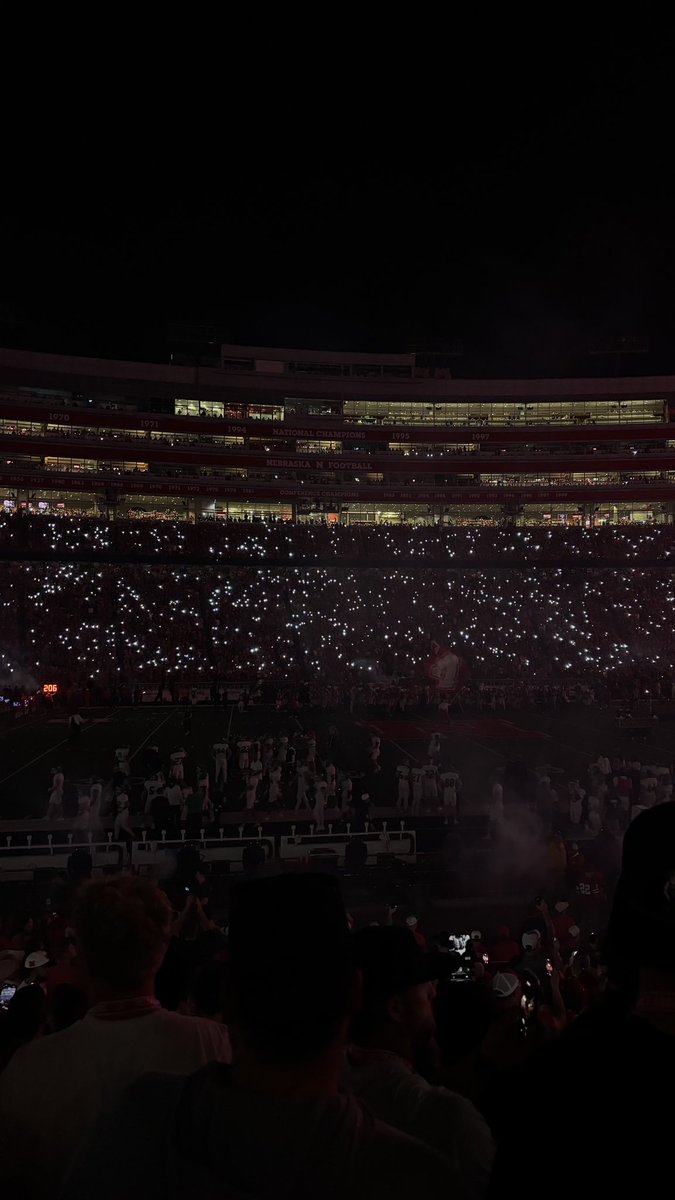 JrNowling's tweet photo. Thank you @HuskerFootball for the game day experience. Impressive facilities, staff and atmosphere. GBR!
@CoachMattPearce @_CoachGThomas @coach_mal @xfactorQB @mfarrellsports @Tos93 @FBUcamp @QBHitList https://t.co/lH3ZBUGa9G