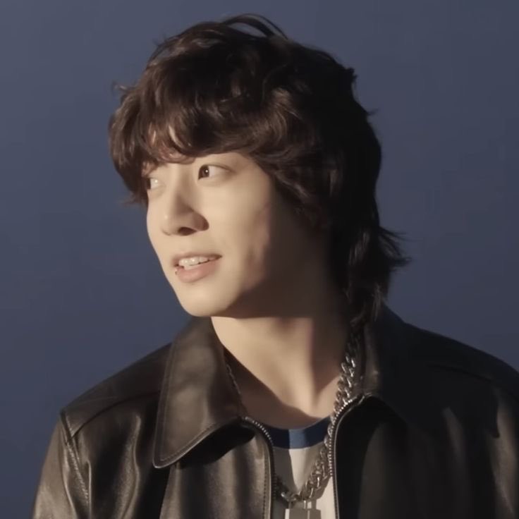 fawnkookie's tweet photo. the beauty that is seven mv jungkook https://t.co/5BFSmIAadX
