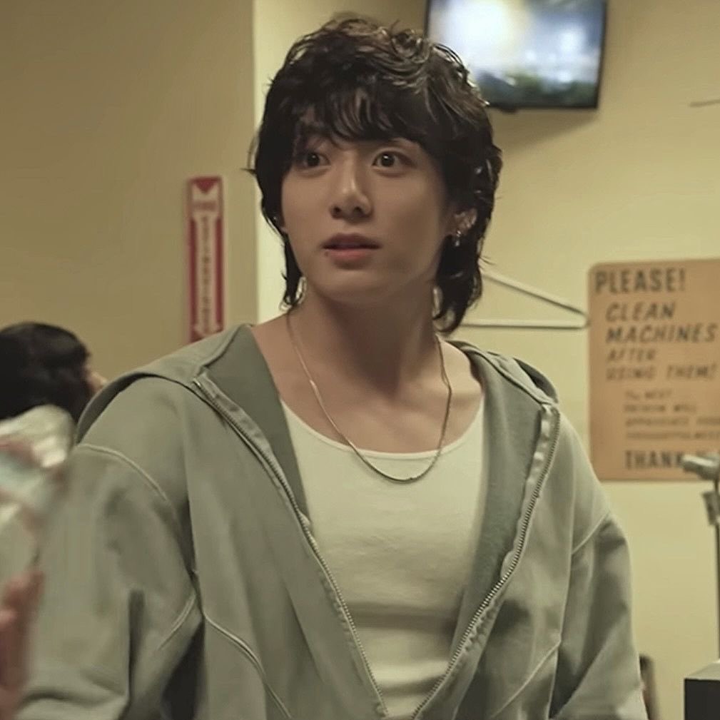 fawnkookie's tweet photo. the beauty that is seven mv jungkook https://t.co/5BFSmIAadX