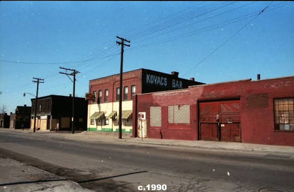 DetroitStreetVu's tweet photo. #Detroit, W Jefferson, 1973-2024. Built as Angus Smith Hotel in 1889, this became Kovacs Bar in 1934 as Delray's Hungarian demo had surged. By the 1990's, after most Hungarians had left #Delray, it catered to a blue collar crowd. Closed in 2012; razed in 2018 for the Howe Bridge. https://t.co/bK9lgigOvs