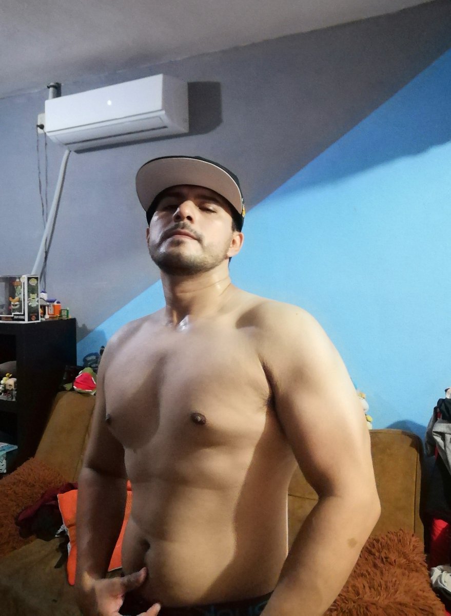 senathehero's tweet photo. No suelo usar gorras pero me dijeron que me tomara unas fotos así, not bad 🫣 https://t.co/1M0foyBmXB