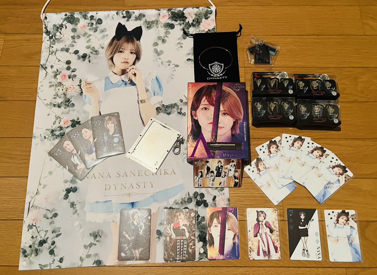 hidedartsgo's tweet photo. 今年の戦利品壱
DYNASTY！！

無事限定カラーピンクゴールドゲット♪
バレル購入時、3分の1で当たるフェニカ当たったラッキー①✨

七くじも刀のカード以外揃ったの良き！
フライト全種コンプ🙌タペストリー可愛い🩷

LEGACYカードガチャ３回引いて7ちゃら出たの神っ！！ラッキー② https://t.co/s1TgDQbhS9