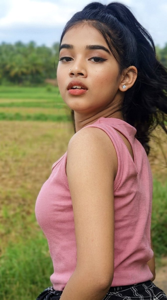 starcrush4K's tweet photo. Mallu Insta Girl 🔥🥵 

#mallugirl #malluinsta #malluactress https://t.co/waVC6ogKsP