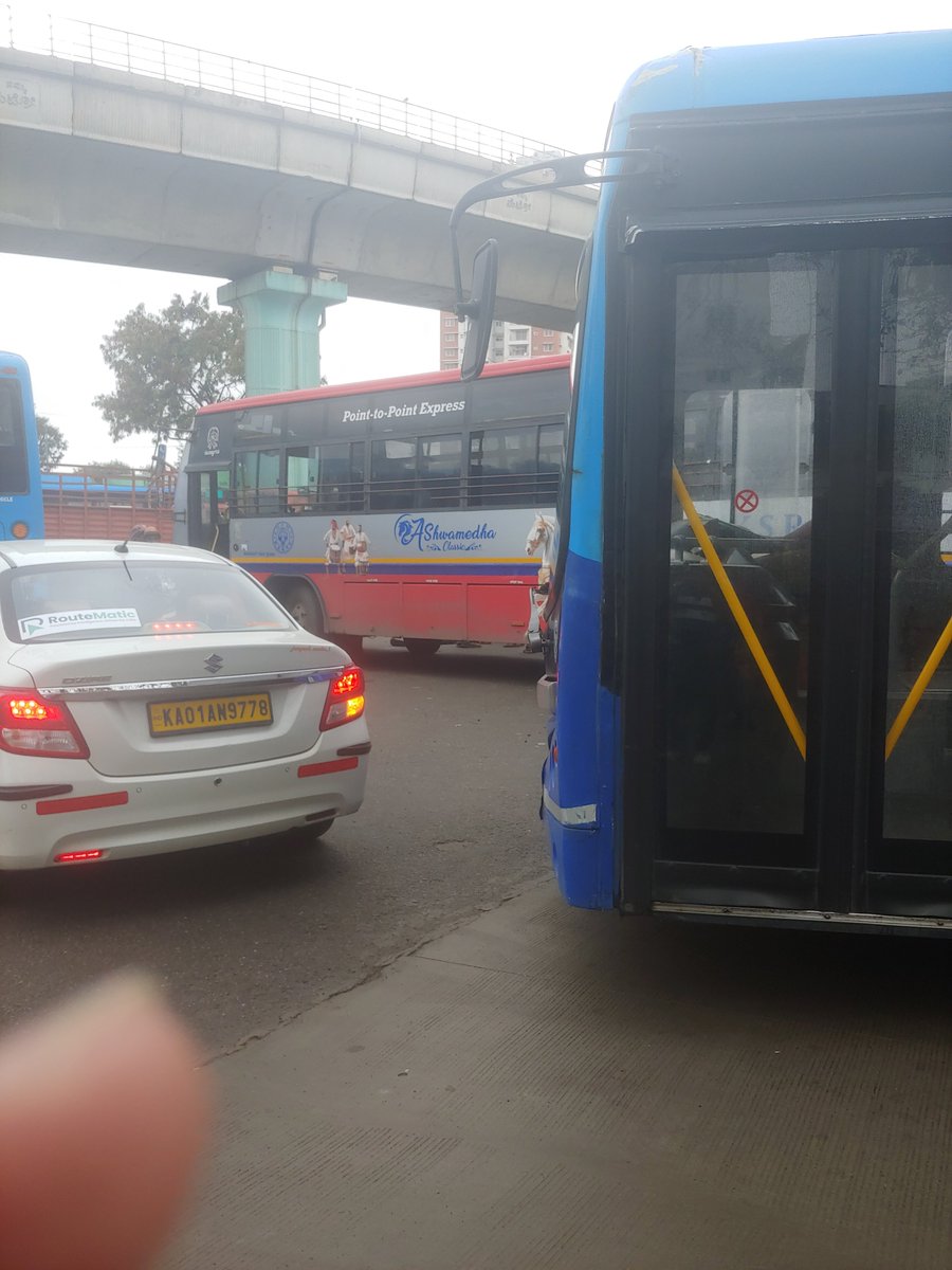 acharya_vineeth's tweet photo. People are dying here falling under the bus, this is the situation in Banashankari bus station. Where is your infrastructure helping people @DKShivakumar  @Tejasvi_Surya come and watch the pain. Leave your car and walk on the road. https://t.co/ecyaxW96Xn
