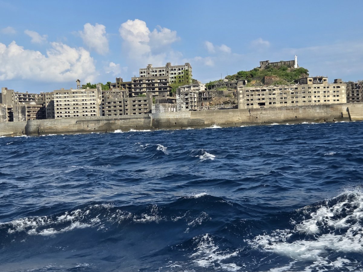 akita_yutaka's tweet photo. 長崎を満喫。
軍艦島、平和公園、長崎スタジアムシティ、スタジアムシティホテル長崎、ジップラインまで全部気になるし全部良かった。

夜はスタジアムの芝生を見ながら飲んで、気づいたら午前3時まで外で寝てた。
朝は空を飛ぶ人を見て、ジップラインに乗った。

長崎いいな。 https://t.co/2XhUROBICQ