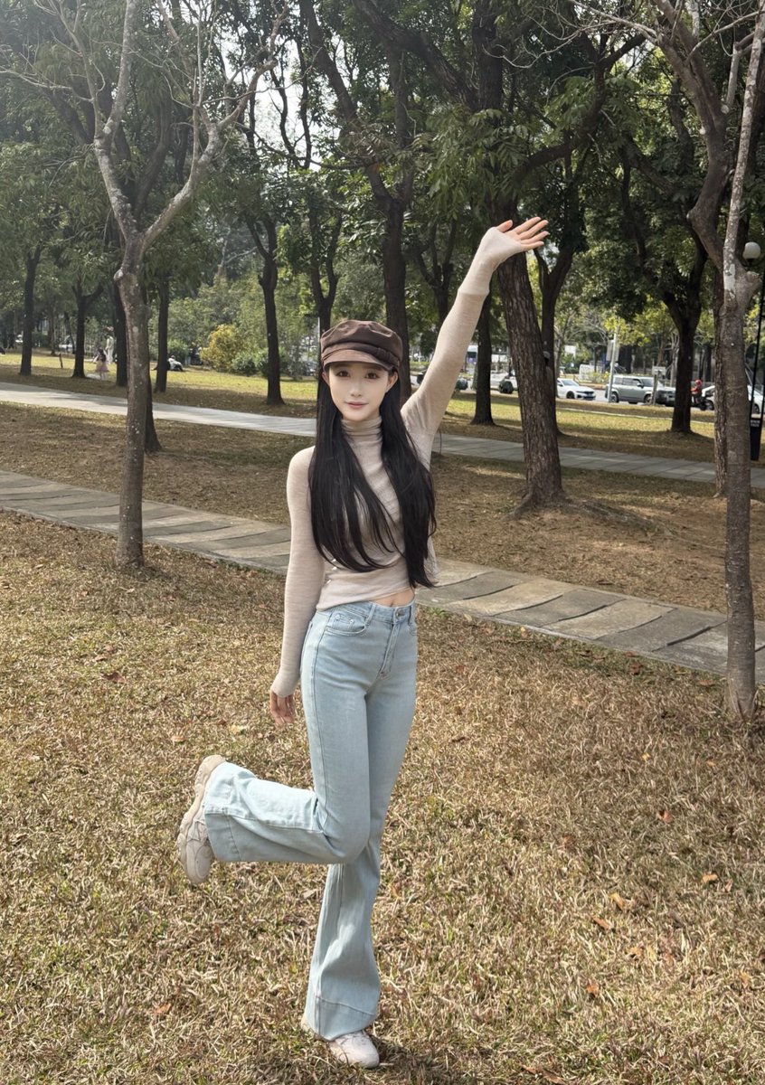 Karley_Bennett's tweet photo. 每天的上午是最舒服的时刻，上完课在校园里悠闲的走走 https://t.co/N45gcmwos0