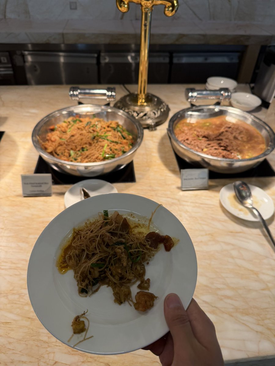 luxiong_Gate's tweet photo. 各位快起床了，再不起床。美味的早餐被我炫完了。

在线急等

真香 https://t.co/sQNve3zvlv