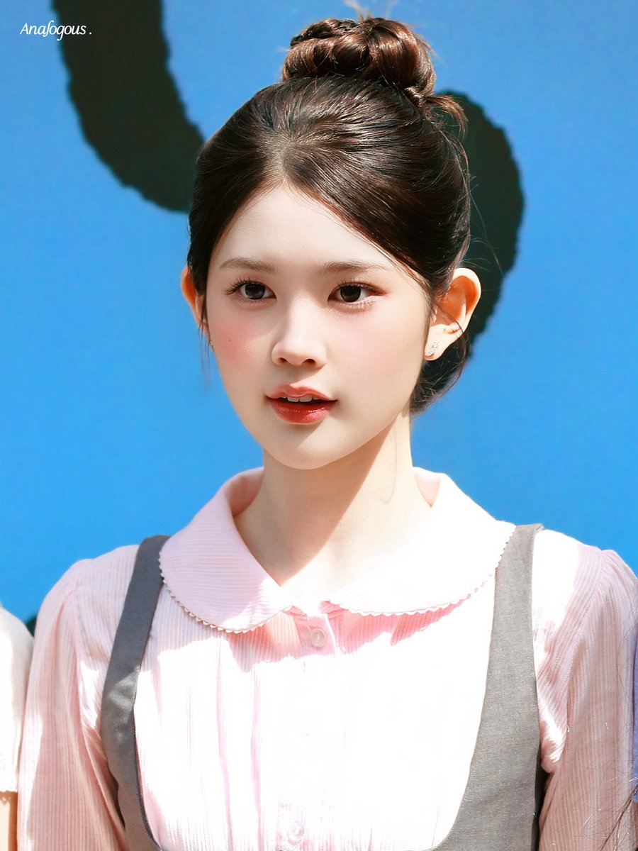 asmuchasever's tweet photo. 똥머리가 이르케나 예쁘거든 https://t.co/JyvQa7kYhY