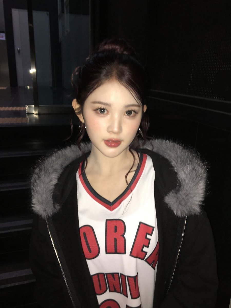 asmuchasever's tweet photo. 똥머리가 이르케나 예쁘거든 https://t.co/JyvQa7kYhY
