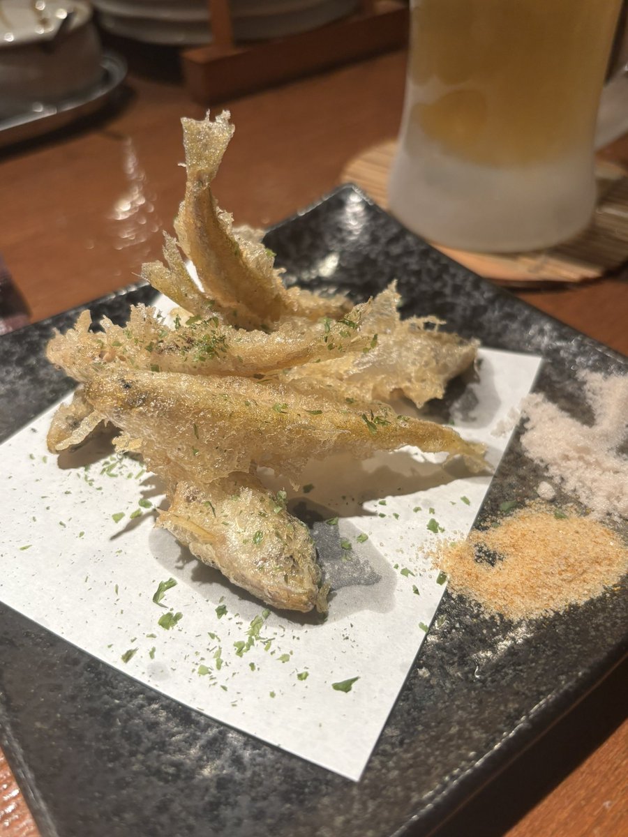 senbatu's tweet photo. 東武東上線の会にて、上福岡編が開催され参加。で知る人ぞ知る名酒場の酔いしょに訪問。しばらく足が遠かったけど、久々に食べたマスターの料理は参加メンバーみんな大絶賛。まぁるいカウンターが深夜食堂味を増してる。 https://t.co/mbHc6UZIDi