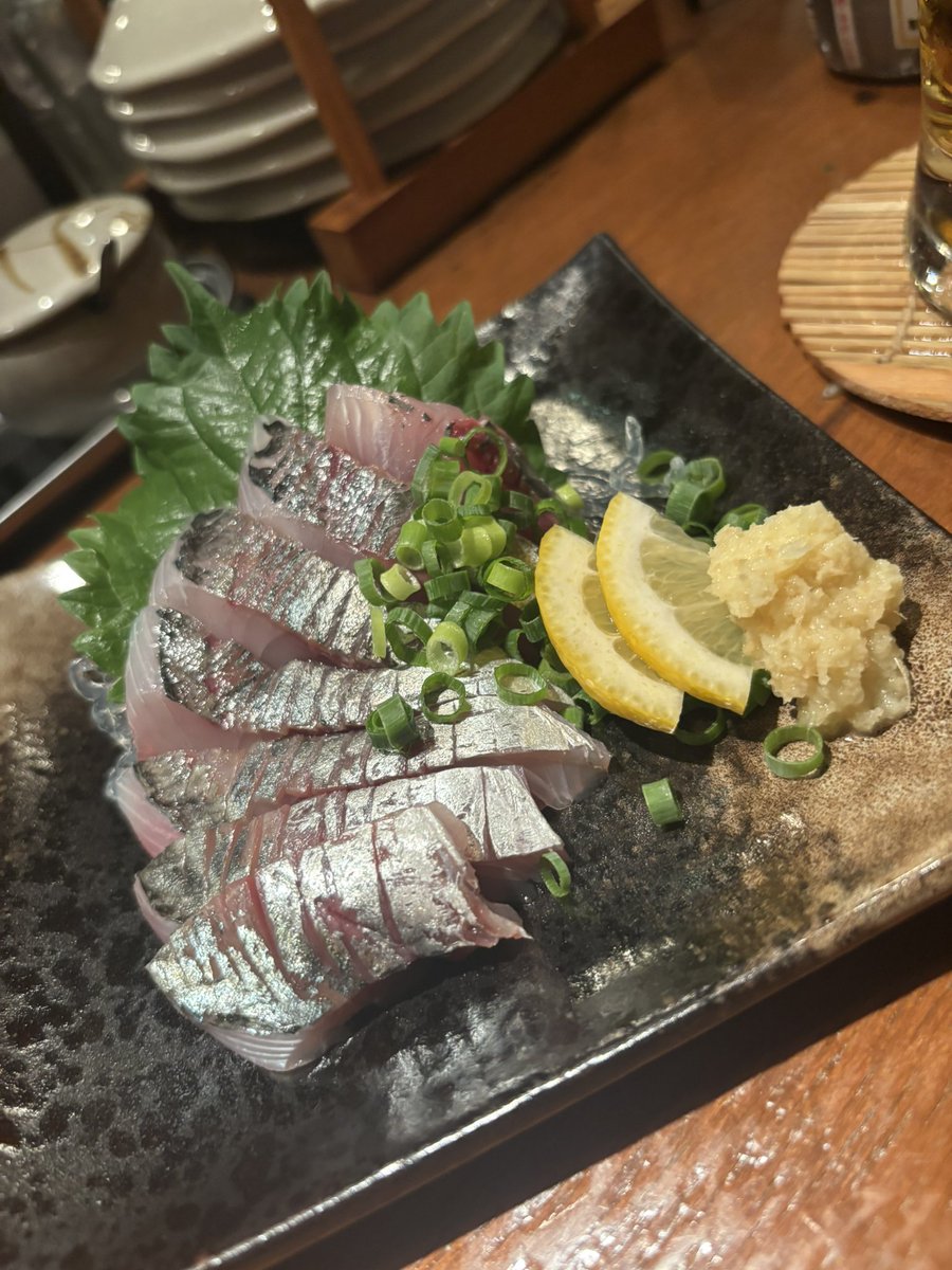 senbatu's tweet photo. 東武東上線の会にて、上福岡編が開催され参加。で知る人ぞ知る名酒場の酔いしょに訪問。しばらく足が遠かったけど、久々に食べたマスターの料理は参加メンバーみんな大絶賛。まぁるいカウンターが深夜食堂味を増してる。 https://t.co/mbHc6UZIDi