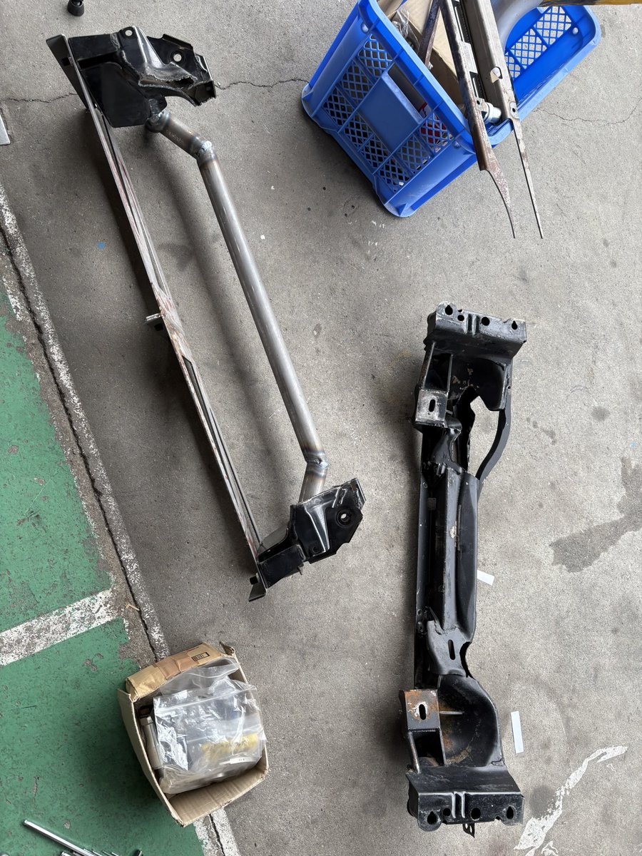 kakume's tweet photo. 備北から帰ってきて9月に突入
VR86くん、17日に走らせないとだから2週間くらいしかない…
まずはフロントメンバーを作るとこから
ワイズファブのラックキットをベースに、VR38が載るように、尚且つ強度も上げて
スタートからかなり時間とられますね https://t.co/QO2jwsItYC