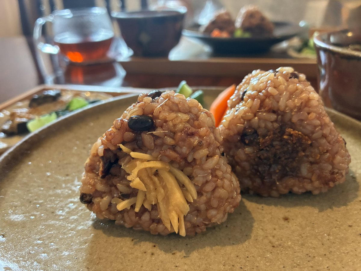 SalonLiebe's tweet photo. widerhallのセッションは、西荻窪にある一軒家カフェ＆サロンhanaさんで開催しています。ご飯もスイーツもお茶も、優しく丁寧で最高に美味しい😍✨昨日はセッションの合間に、玄米酵素おにぎりプレートを。身体が芯から喜んだ…💕
https://t.co/vk5uB4BtrQ https://t.co/rN06nNXfyo