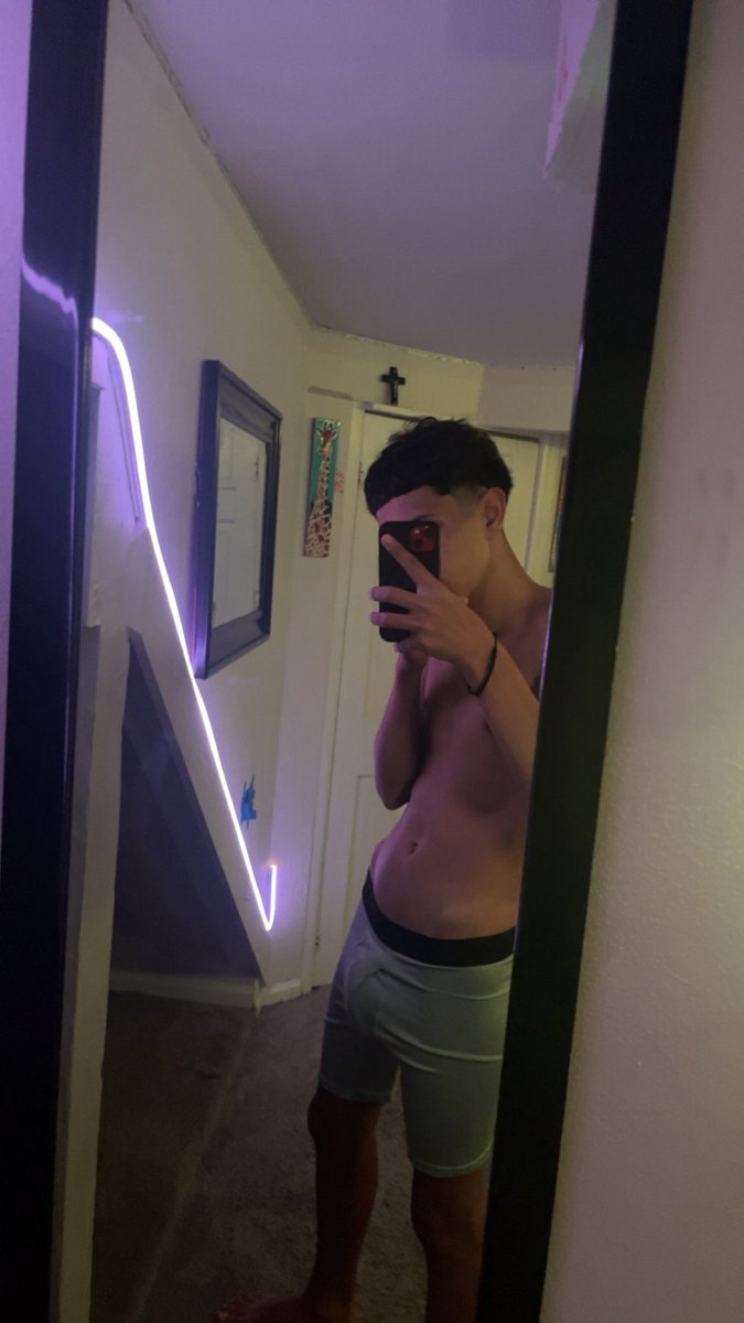 f1aco_alex's tweet photo. Shh… #dl #latino #single #fypシ゚viral #mlm https://t.co/MtmF2m06FH