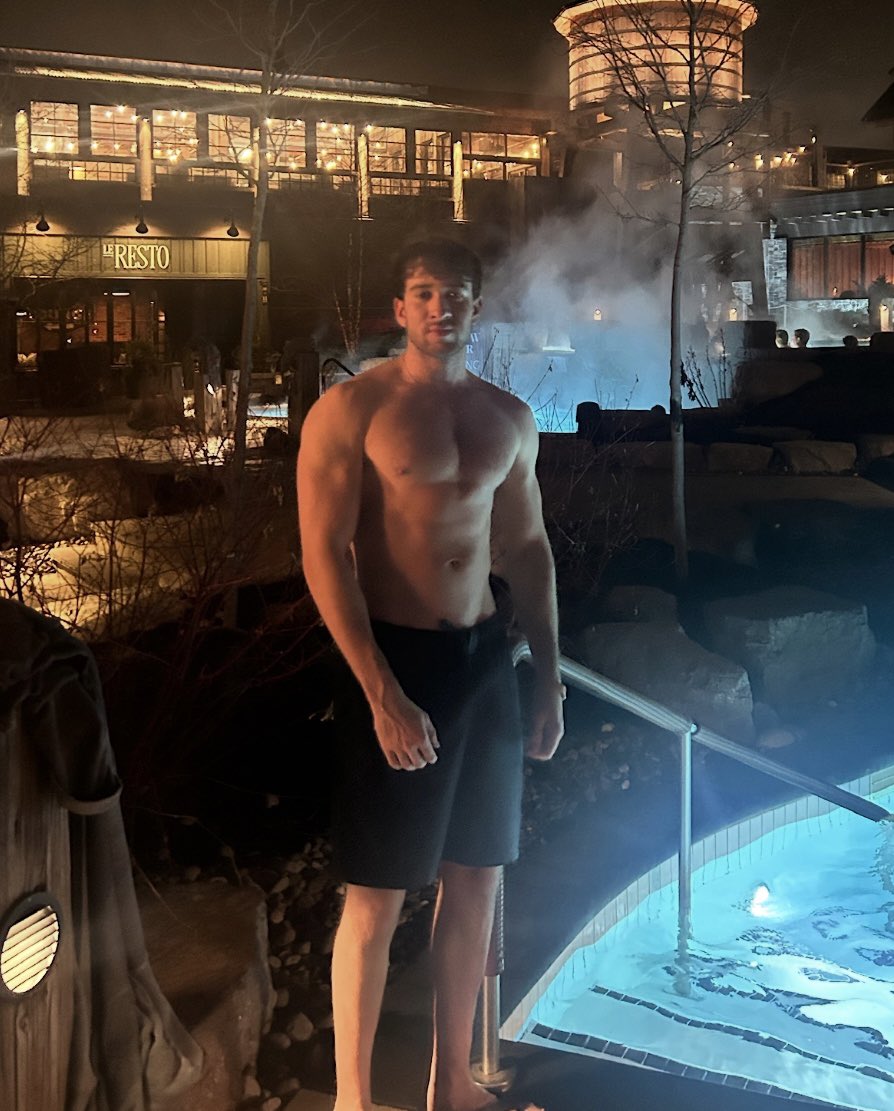 Danlifts7's tweet photo. Enjoying the spa in this weather :) #gym #muscle #master https://t.co/uJbNNl19WF
