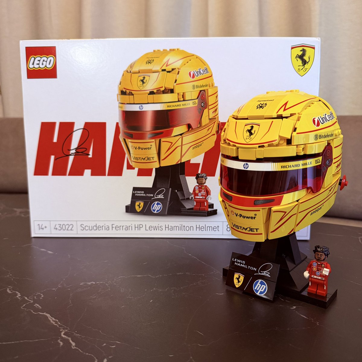 TED_981GT4's tweet photo. レゴのヘルメット 良くできてる

#LH44 https://t.co/9dDJBE1obE