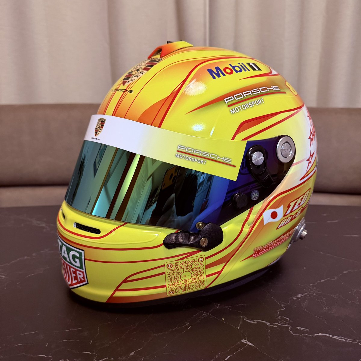 TED_981GT4's tweet photo. レゴのヘルメット 良くできてる

#LH44 https://t.co/9dDJBE1obE