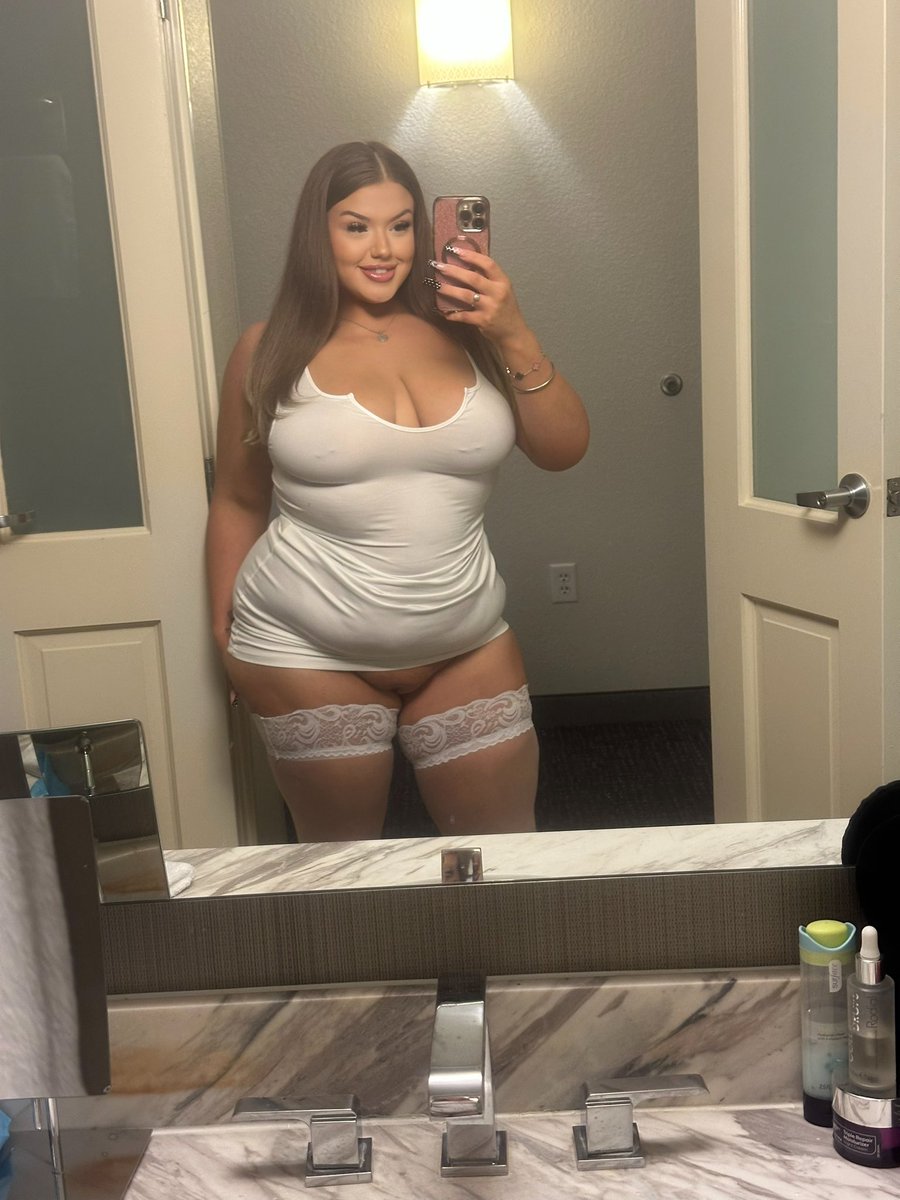 iamchanelbarbie's tweet photo. Do you enjoy the front view😋 https://t.co/oq8bg4SPbh