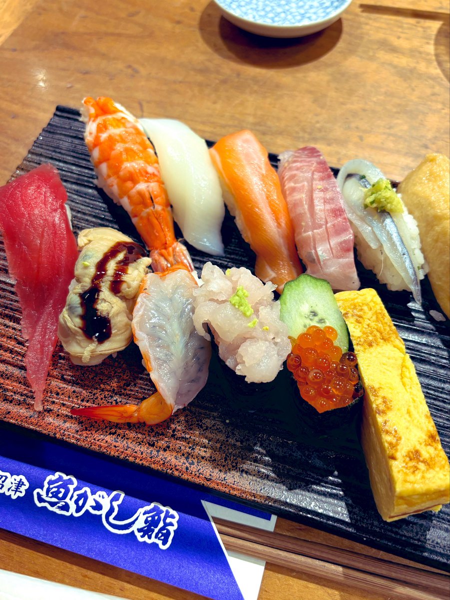 sassk18's tweet photo. とりあえずランチ寿司🍣いただきます🍣やっぱり沼津魚がし鮨は美���しい😋 https://t.co/QGxdv6idIU
