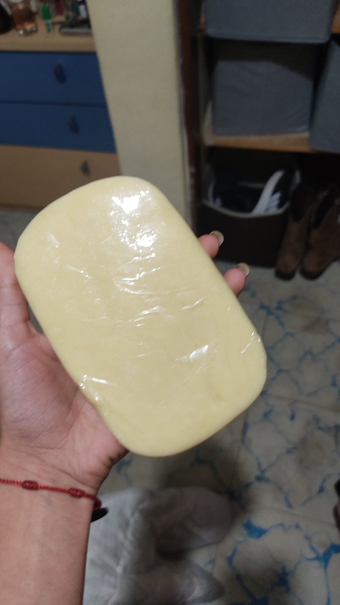MayraBalta1's tweet photo. Le mencioné UNA vez a Abril q me gustaba mucho el queso y se me antojaba queso de rancho y me trajo uno 
Neta ningún hombre se ha esforzado tanto por mi como Abril https://t.co/ugQdnycnYx