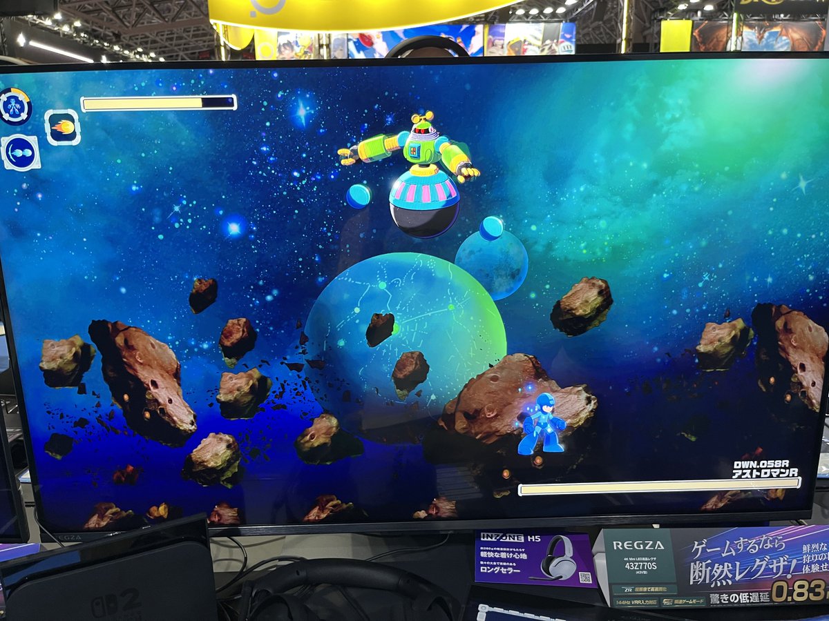 Genki_JPN's tweet photo. I played Mega Man Dual Override at TGS!

The graphics and art style look great, but the game is super hard! 

First level was easy but the second level ramped up a lot. You can choose special buffs like extra shield or automatic charging shots at the start of the level. I died a lot with the tough platforming sections where it is easy to fall into the pits. Room to room there was a lot of obstacles with small windows to avoid. 

The second boss I fought was really tough. He flies around the screen so it’s hard to shoot him and he has constant projectiles that circle around the screen. I died a lot and could not beat him in time. Special moves were cool and animations look great. Seems like it will be a challenging game.