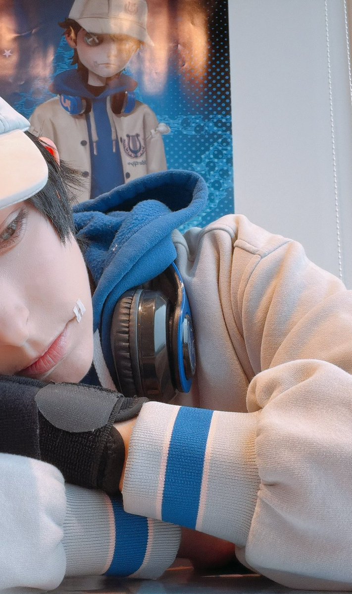 UwuRenji's tweet photo. カフェに待ってますよ！

#第五人格横浜コラボ #傭兵 #第五人格 https://t.co/3Rcn6Qrw5Z
