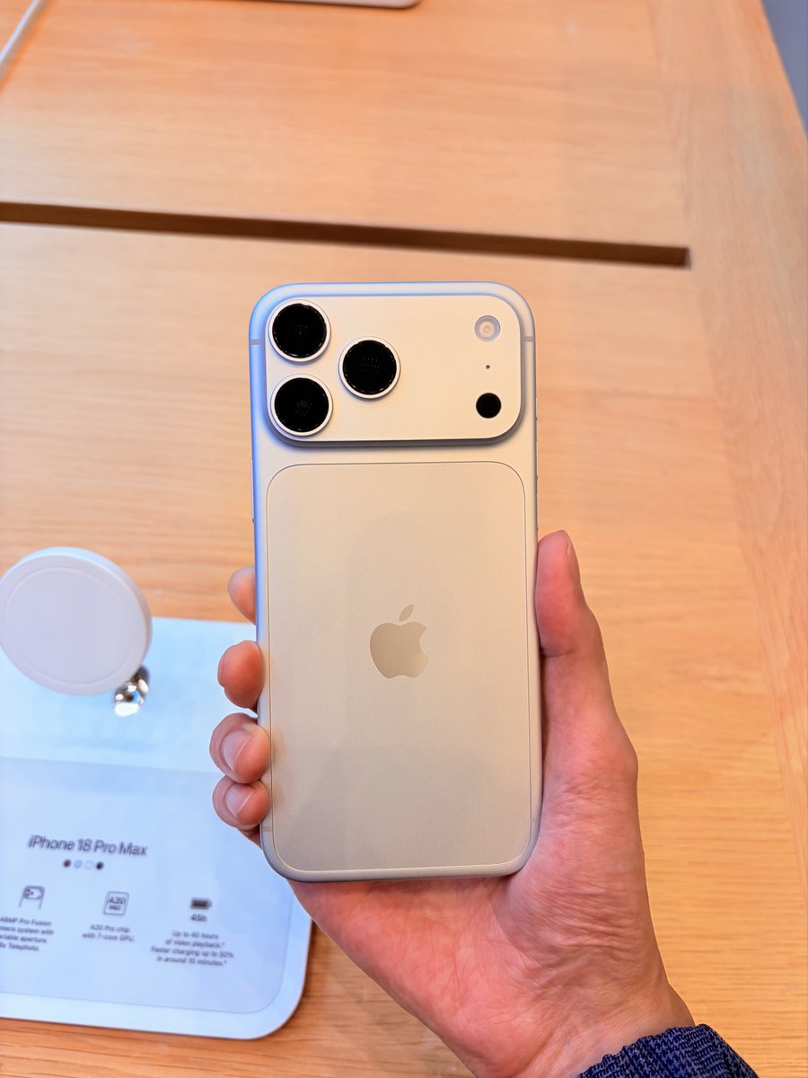 QoSaQn's tweet photo. 昨日AppleStoreで見てきた https://t.co/s7ePs26Bix