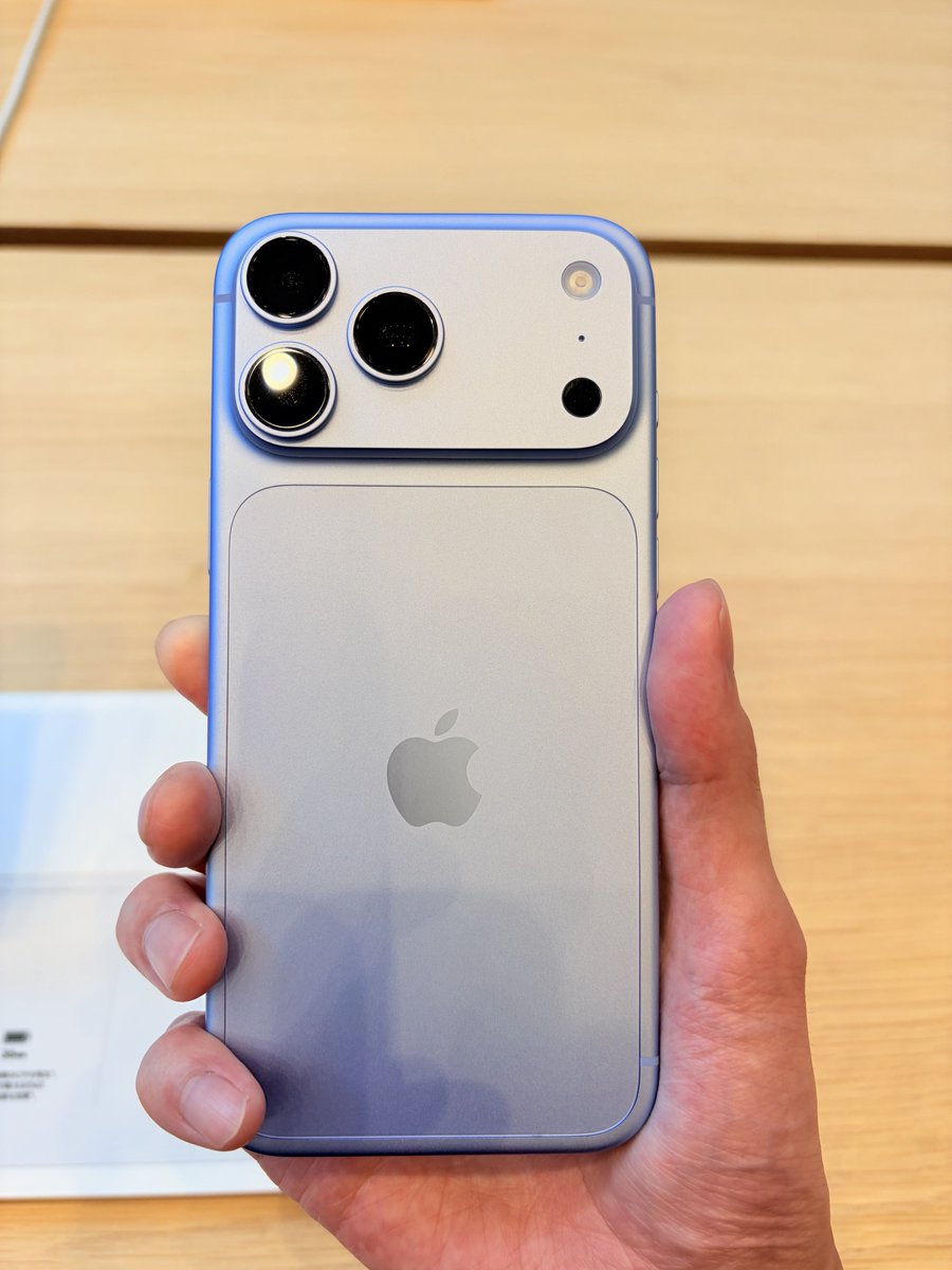 QoSaQn's tweet photo. 昨日AppleStoreで見てきた https://t.co/s7ePs26Bix