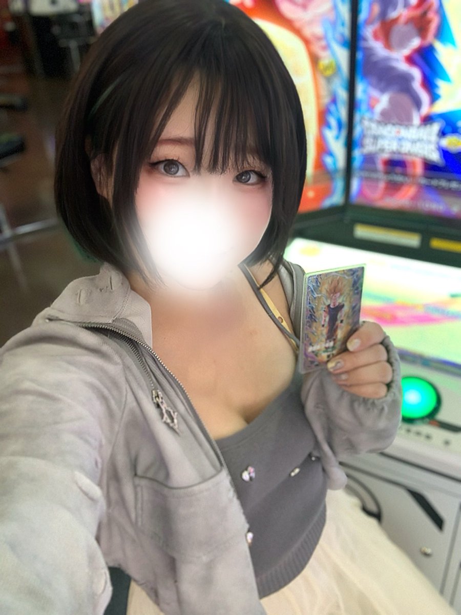 _tora_cosplay's tweet photo. おはようございます♪ダイバーズ12弾の配布カードゲット〜😊
毎弾レアカード貰えるの嬉しいな♡

ムービーポスターカードは全く当たりませんが…😿 https://t.co/qUnUaW7od2