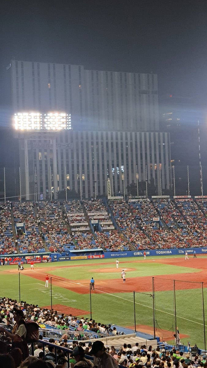 sinoparka's tweet photo. 9/14

午前中は野球審判

ゆったりと楽しくやっていい汗かきました

夜は神宮球場へ

キャバクラがらみのイベント中止でつば九郎のカイロ入れが代わりにもらえて友達と話してましたがここ最近で始球式のない試合開始の流れとなりました

野球な1日でした https://t.co/Sr8eel7uOd