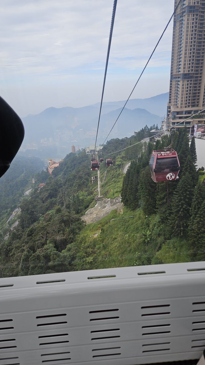 Notanqr1's tweet photo. @ado1024imokenp it wast that bad going up yesterday because there was alot of fog that made vision bad. Today going down on a clear day is wayy scarier https://t.co/XlZNtxaK9y