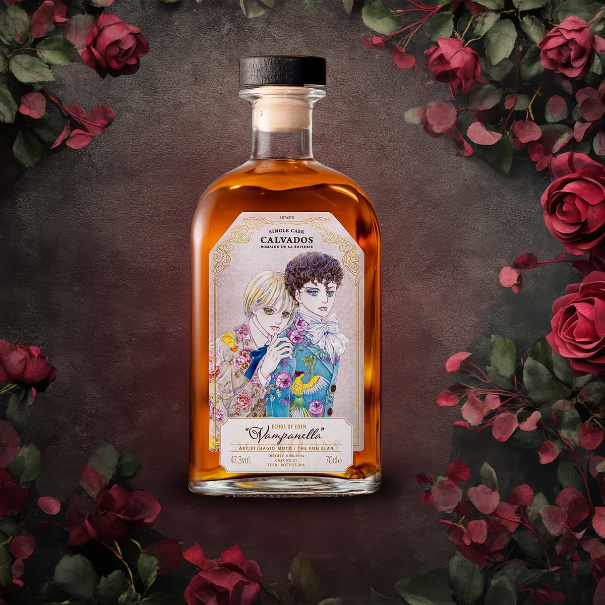 hagio_moto's tweet photo. 「ポーの一族」のラベルのついたお酒「Vampanella（バンパネラ）」が2025年12月に発売されました。30年の歳月を刻んだ極めて希少なカルヴァドスです。

カルヴァドスはフランスの林檎を原料にオーク樽でつくられるブランデー。コニャック、アルマナック、そしてこのカルヴァドスは世界三大ブランデーと呼ばれます。こちらは30年間一度もブレンドされることなく、単一の樽（シングルカスク）で眠り続けてきた原酒です。バラ科に属する林檎のブランデーと「ポーの一族」の世界観をお楽しみください。

化粧箱とボトルラベル正面に「ユニコーン」、側面には「メリーベルと銀のばら」と「1週間」の扉絵をあしらっているスペシャルボトルです。

発売元の「BARレモン・ハート」さんは故・古谷三敏先生が1985年～2021年に『漫画アクション』等で連載した作品のタイトルで、こちらの名前を冠したお店では多様なお酒を楽しむことが出来ます。

詳細はこちらから
https://t.co/G8zygeljJh

#萩尾望都 #ポーの一族 #カルヴァドス #BARレモンハート