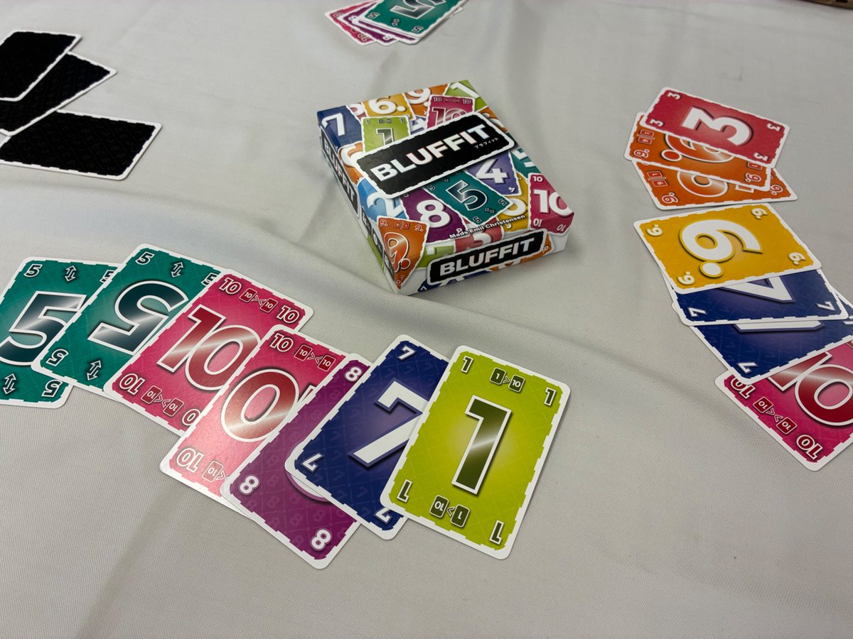 odailly_jp's tweet photo. 昨日は日暮里ボードゲーム��！
いつも主催が持ち込むような定番ゲームがあると良いか��と『カスカディア』『マウンテン53』に、更に『コヨーテ』『ハゲタカのえじき』『ペンギンパーティ』の初心者3点セットを持ち込んでみたけど、珍しく全部卓が立てられた🙂
主催・同卓ありがとうございました！ https://t.co/oTFdpKnR8m