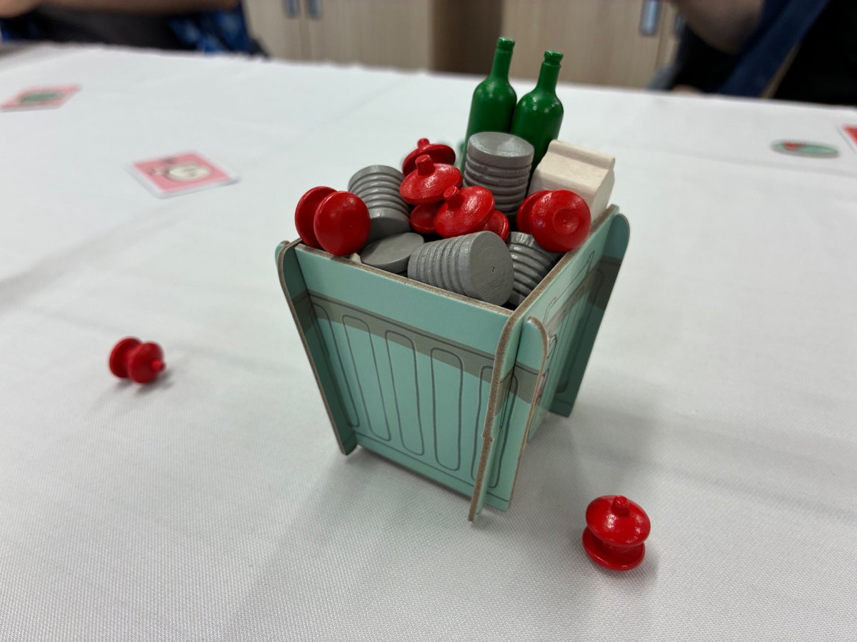 odailly_jp's tweet photo. 昨日は日暮里ボードゲーム��！
いつも主催が持ち込むような定番ゲームがあると良いか��と『カスカディア』『マウンテン53』に、更に『コヨーテ』『ハゲタカのえじき』『ペンギンパーティ』の初心者3点セットを持ち込んでみたけど、珍しく全部卓が立てられた🙂
主催・同卓ありがとうございました！ https://t.co/oTFdpKnR8m