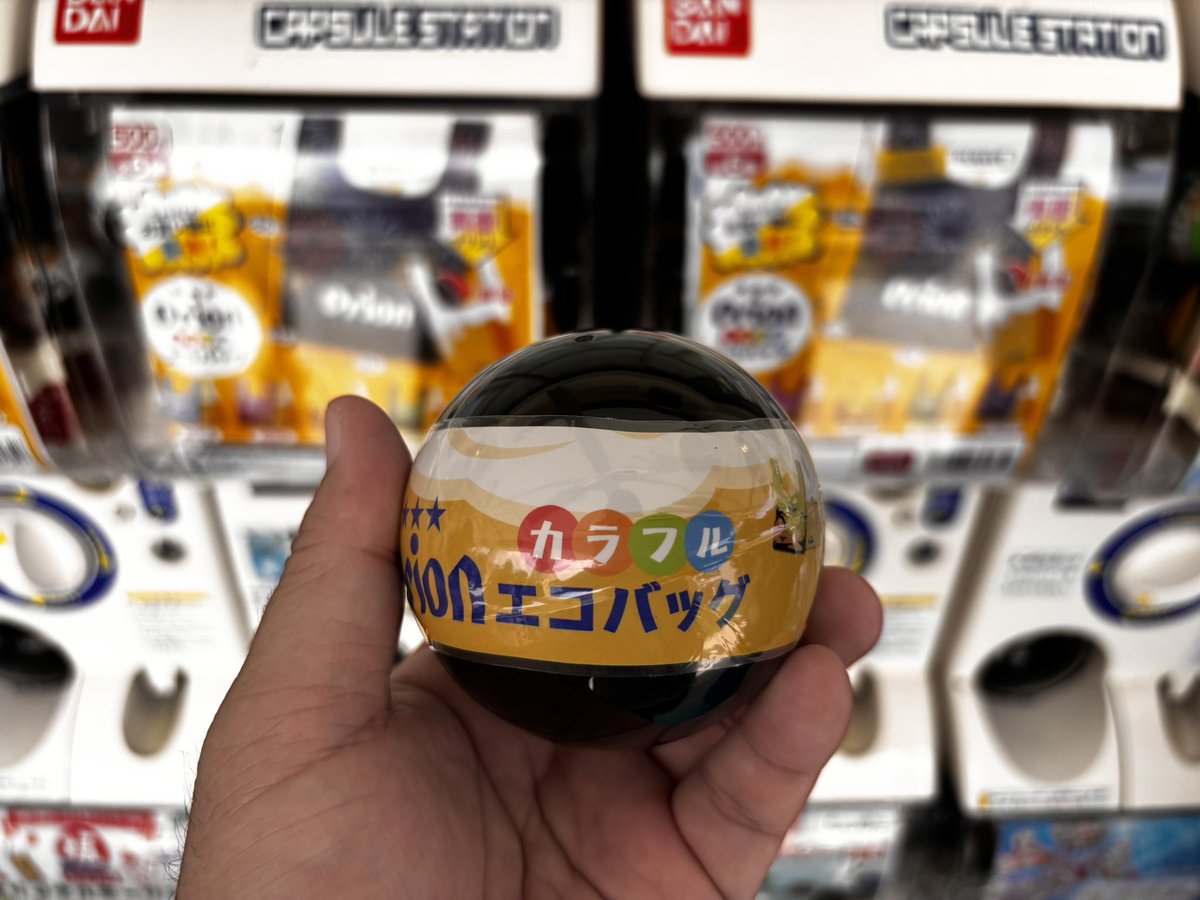 max_2608's tweet photo. 嫁氏が空港で売り切れしてて凹んでいたオリオンビールのエコバッグのガチャ、古宇利島で遂に発見！ https://t.co/53fS9crKaQ