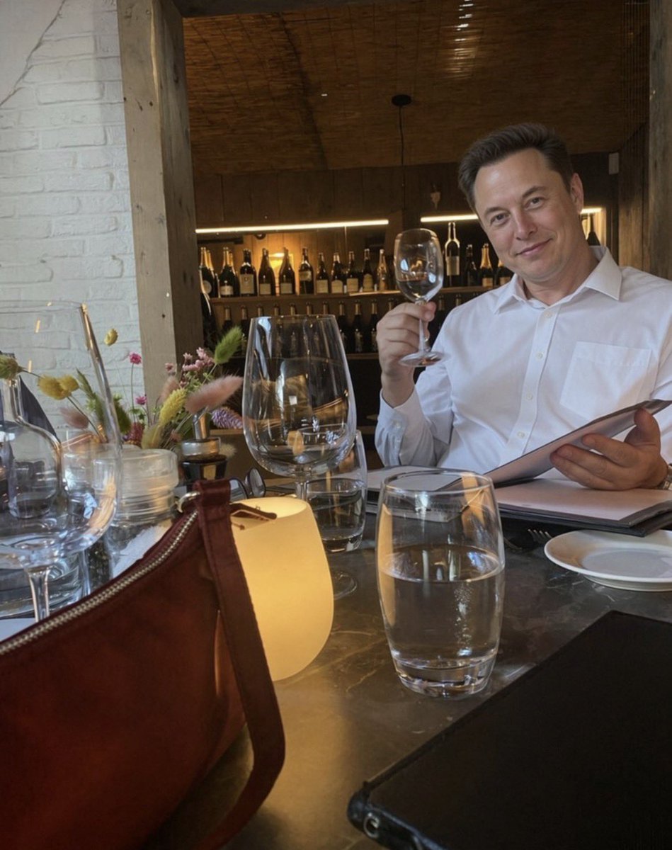 Rocketmanxmx's tweet photo. Be honest 👇
If a stranger paid for your meal and walked away without saying anything, how would you feel?

A. Grateful
B. Suspicious
C. Awkward https://t.co/BkQbX9kwRa