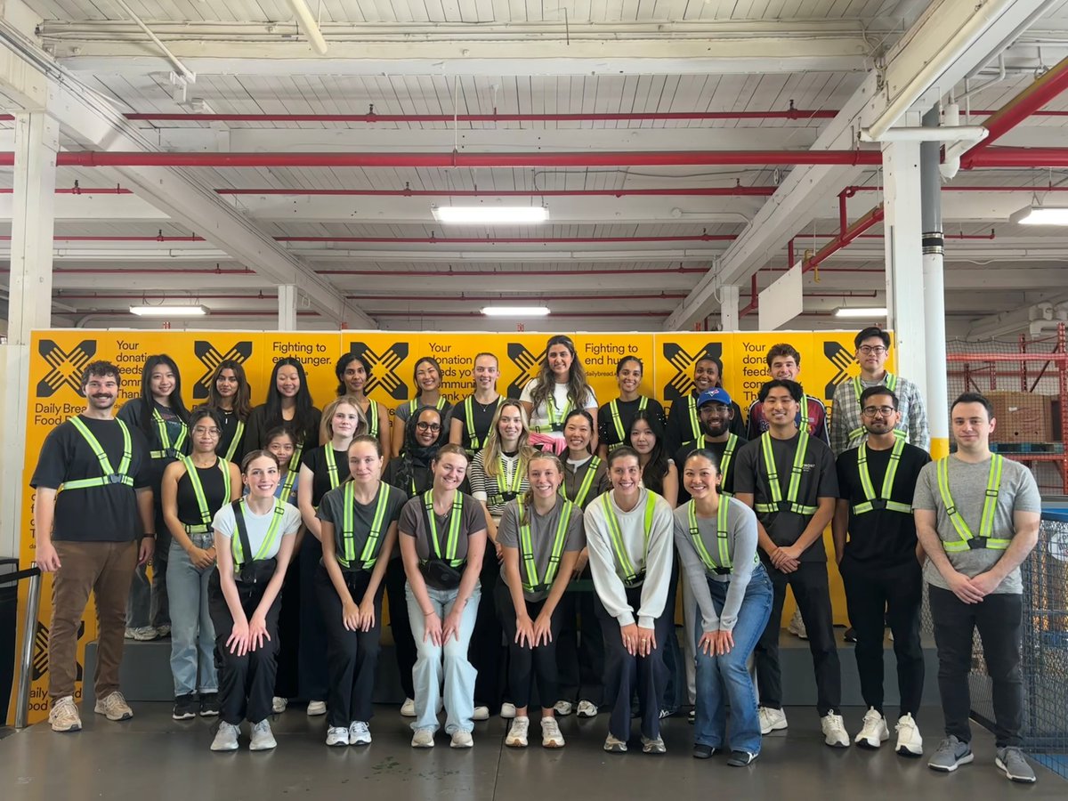 DailyBreadTO's tweet photo. Thank you, @BlakesLaw! This team processed 5,468 lbs of food in a single volunteer shift, bagging oats so families facing hunger can access this pantry staple, and packing hampers for clients to take from our on-site food bank without needing to book an appointment. https://t.co/fgg0PHSPsd