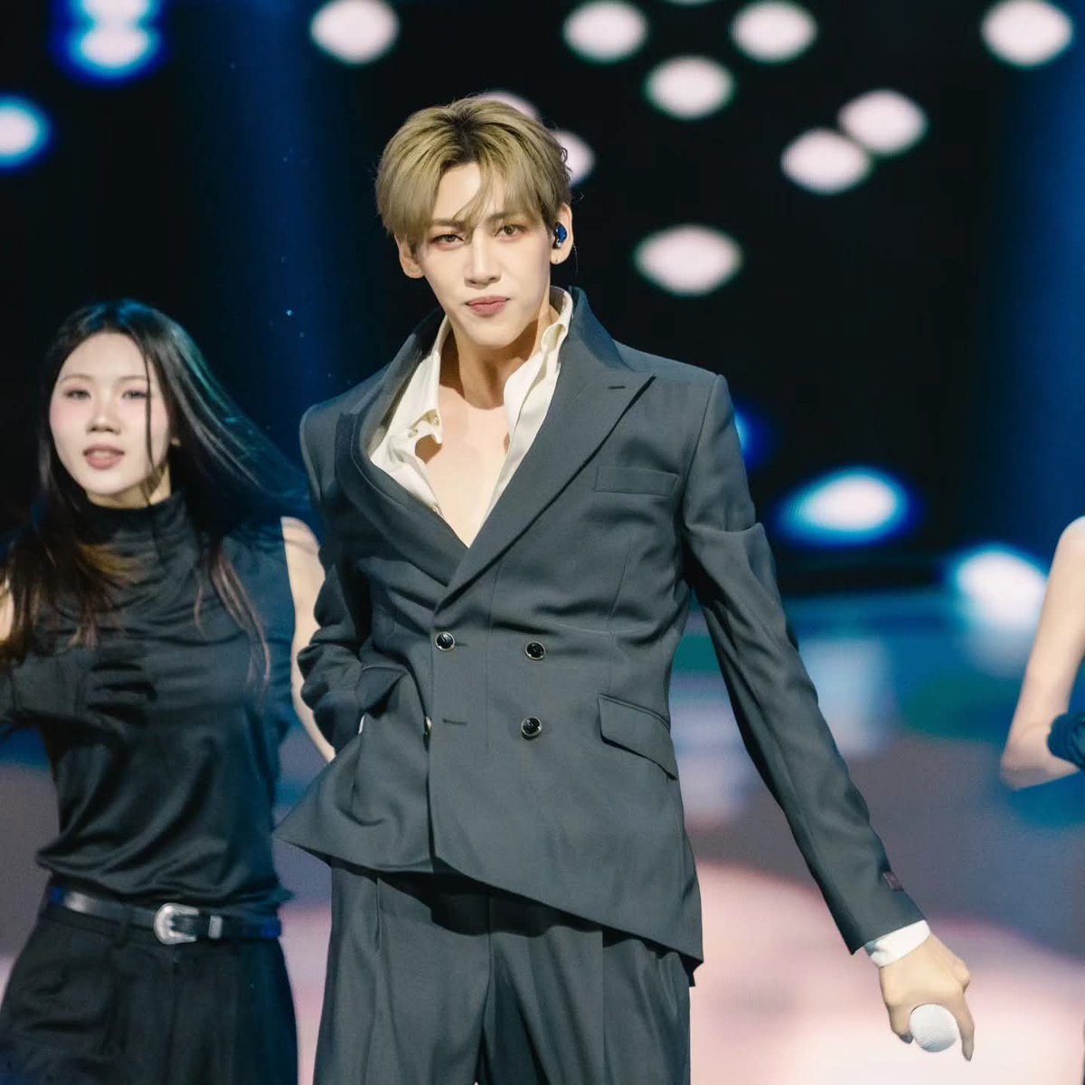 ZiTA_QueenB's tweet photo. เหมือนหลุดมาจากโลกการ์ตูน
เหมือน AI แต่รูปจริง
หล่อโท๊ะ

#BamBam https://t.co/PrRVQ6Wu8K