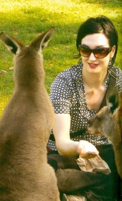 silentviewerl's tweet photo. Bunny and kangaroo form a beautiful friendship despite their differences ❤️ #healingmaterial https://t.co/jn5DKCrN9W