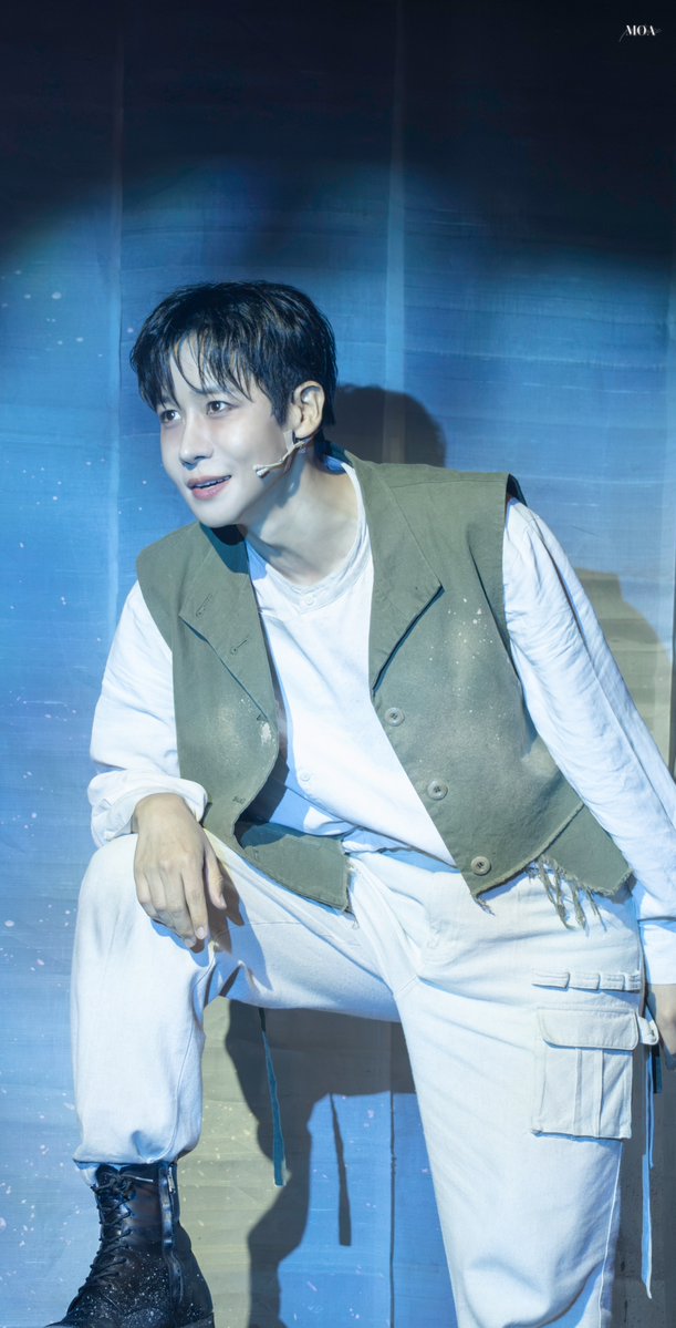 moa_picture's tweet photo. 260919 뮤지컬 죽음에 관하여 스페셜커튼콜

M03. 신의 노래 

인간 | #강찬 배우님

네가 거기 두고 온 건 뭐야 https://t.co/oaXTkjin3T