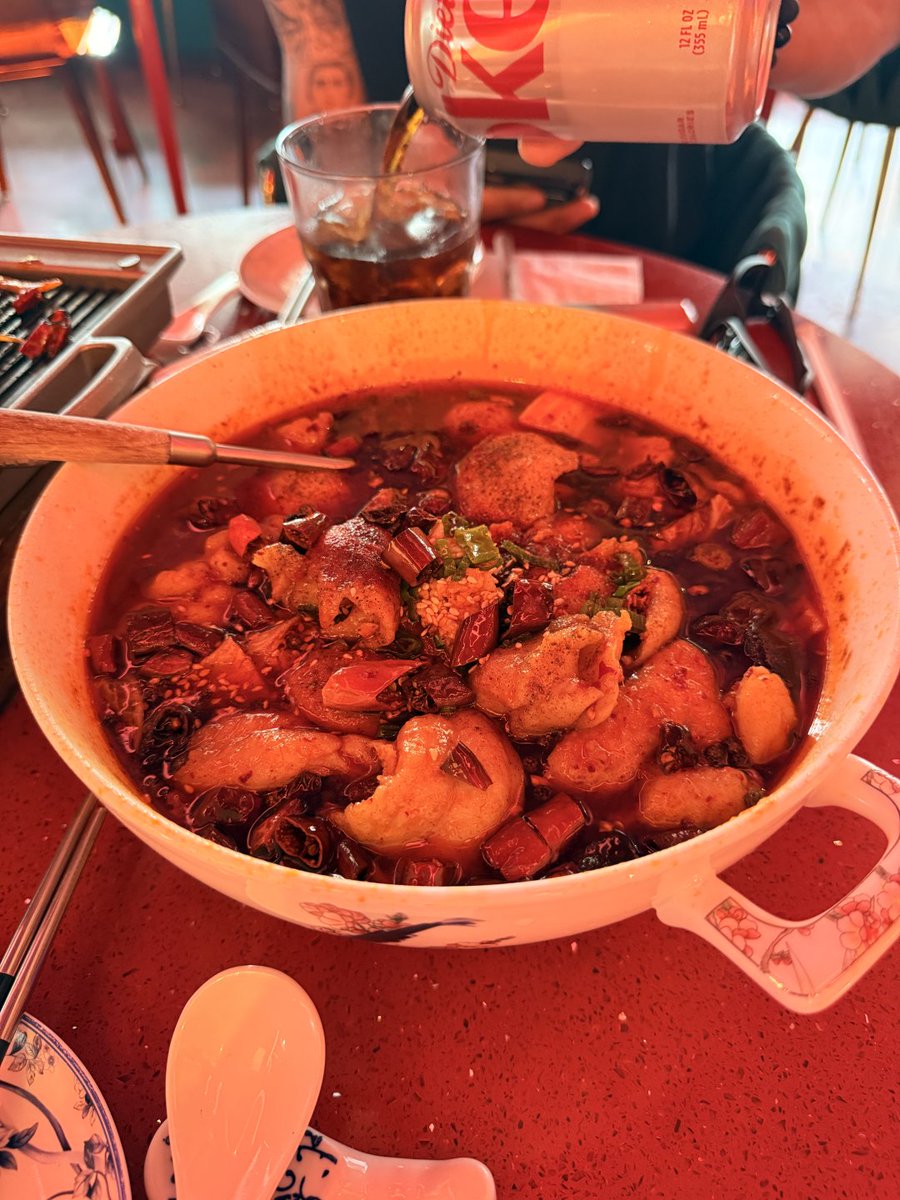 SisiLiving's tweet photo. I tried this unique restaurant today 😄 https://t.co/hyxFDWFFrD