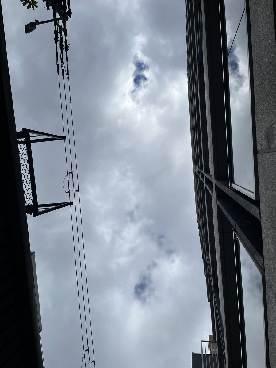 ovalmultimedia's tweet photo. こんにちは。オーバルです。
現在の日本橋は曇り。

セール実施中です。
今日からのセールは
・iPhone用ケースが2個目30％OFF
・Type-Cケーブルが2本目30％OFF
・ジャンク品税込1000円以上ご購入で10%OFF 

皆様のご来店お待ちしております。
#ovalmultimedia #日本橋でんでんタウン #セール https://t.co/WVE00NEwQo